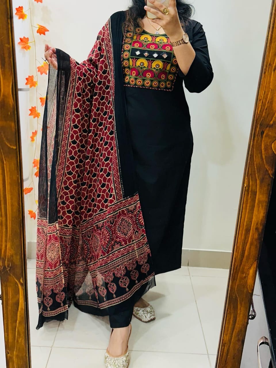 Heavy_Embroidery_Work_in_Dhabu_Cotton_3EFX8JU9L1_2025-12-24_1.jpeg